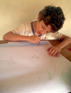 Martin desenhando